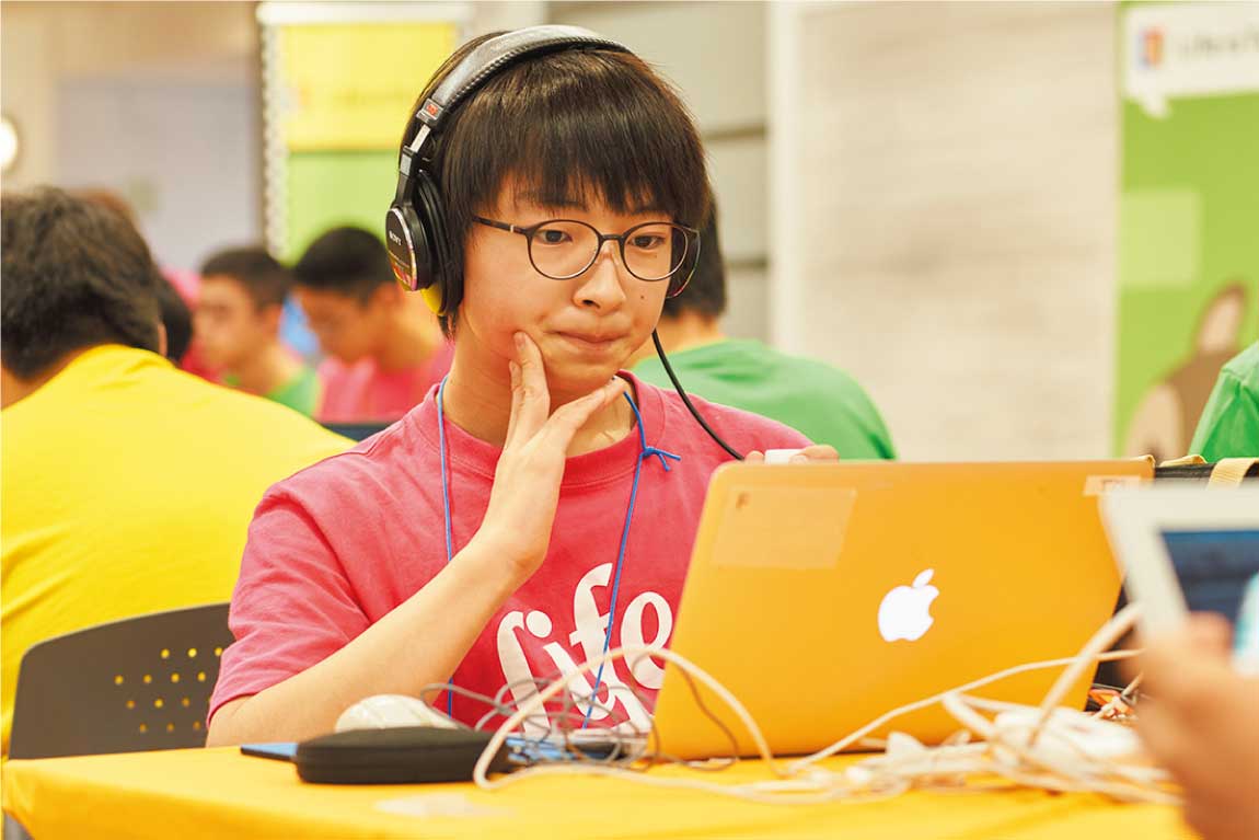 最先端の環境でIT技術を学ぶ独自のプログラミングキャンプ｜海城中学