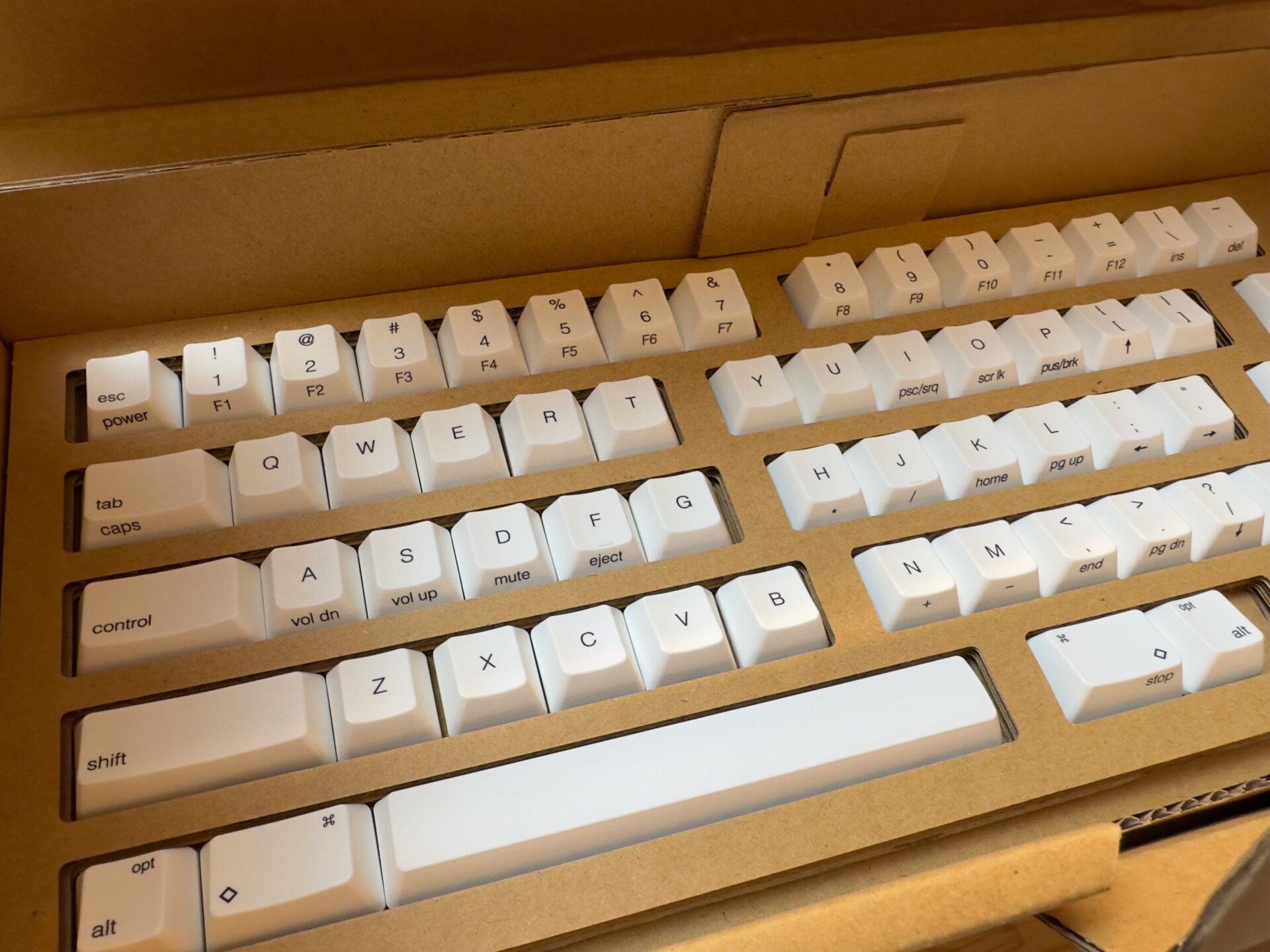 無刻印キーキャップのメリット・デメリット | Tech Neighbor