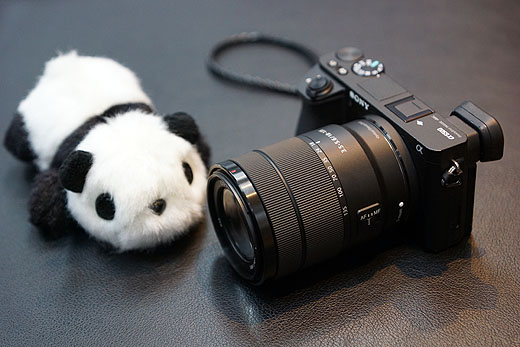 レビュー】APS-Cズームレンズ『SEL18135』開梱レポート - ソニーの新