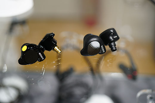 プロに求められる音質・遮音性を実現したイヤモニタイプのイヤホン