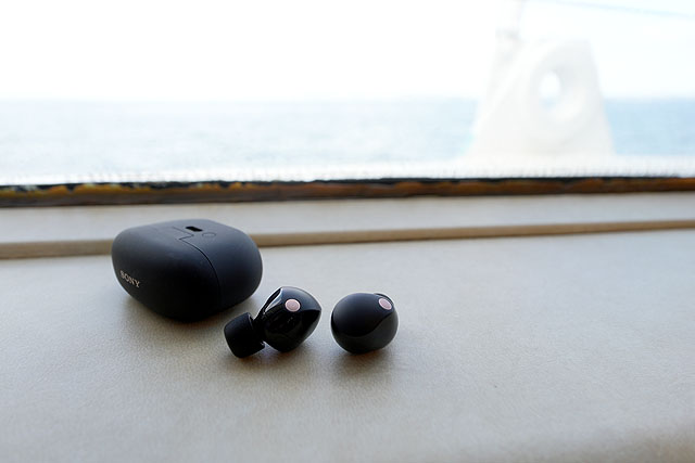 レビュー】高速ジェット船で試す『WF-1000XM5』の世界最高ノイズ