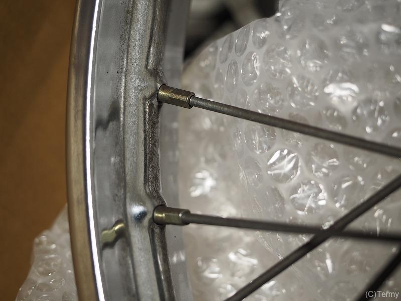 プレスカブ リヤホイール、スイングアーム リム腐食穴有り プレスカブ