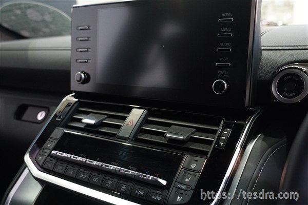 グレードで送風口の数が違う！新型ランクル300のエアコンの快適性