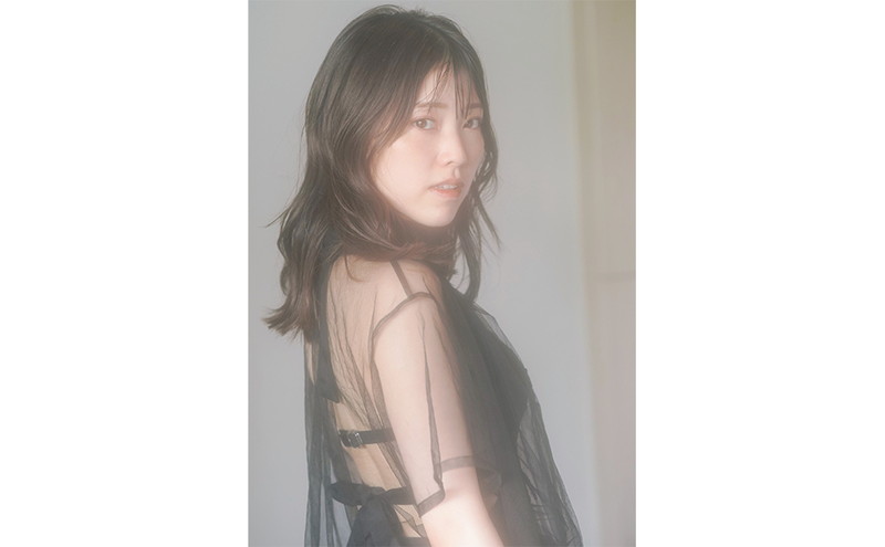 初夏 UIKA 石原夏織 1st 写真集 NFTデジタル特典付き特装版│宝島社の