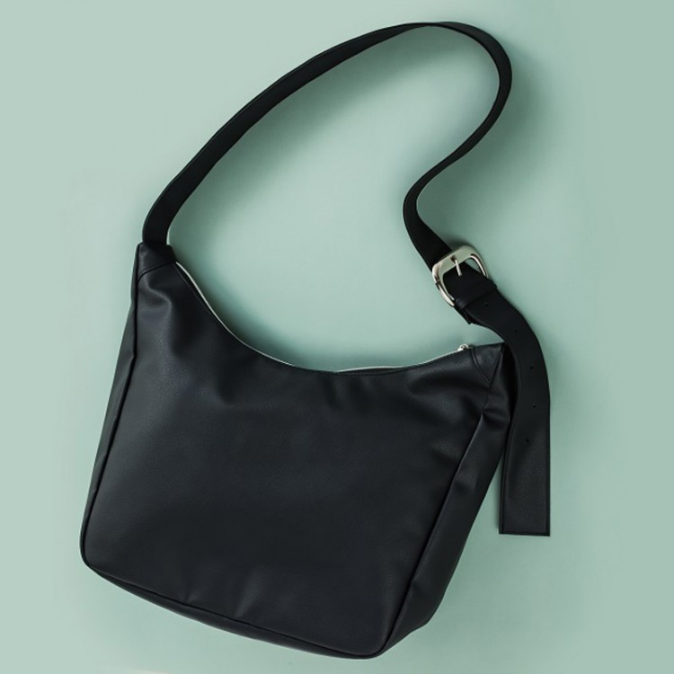 365日使える ソフトレザー調 大容量ショルダーバッグ│宝島社の通販