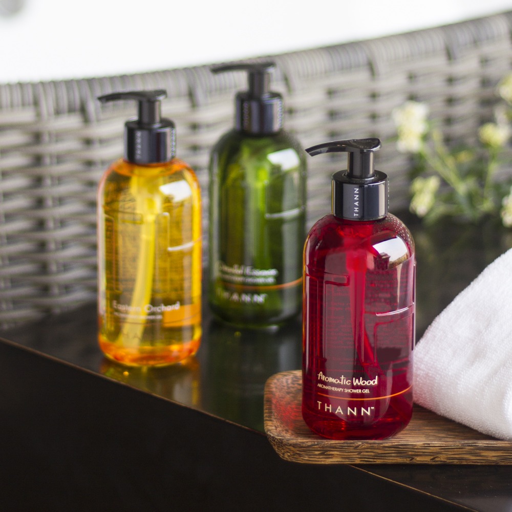 ギフトBOX入り】アロマ＆ボディケアセット AW《アロマティックウッド