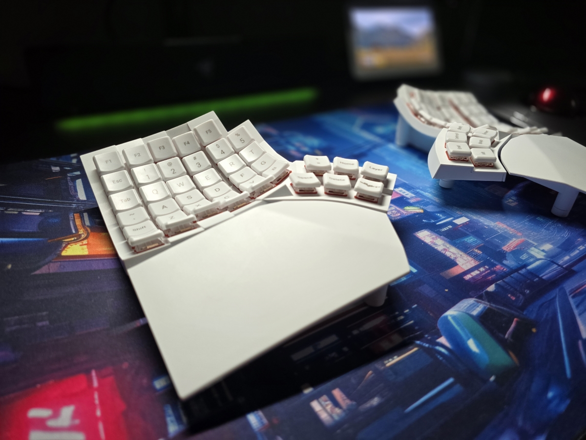 MoErgo Glove80 Ergonomic Keyboard review - The Gadgeteer