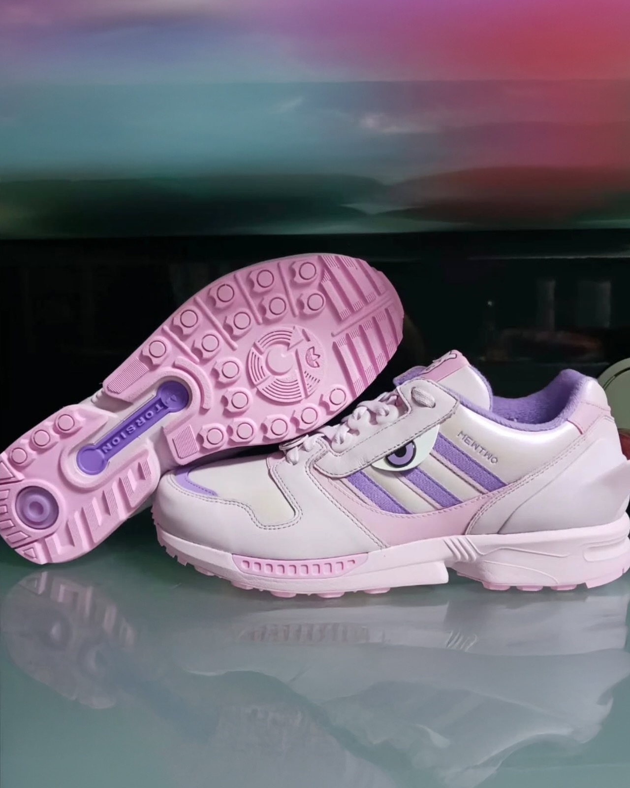 Mewtwo_Adidas_01.jpg