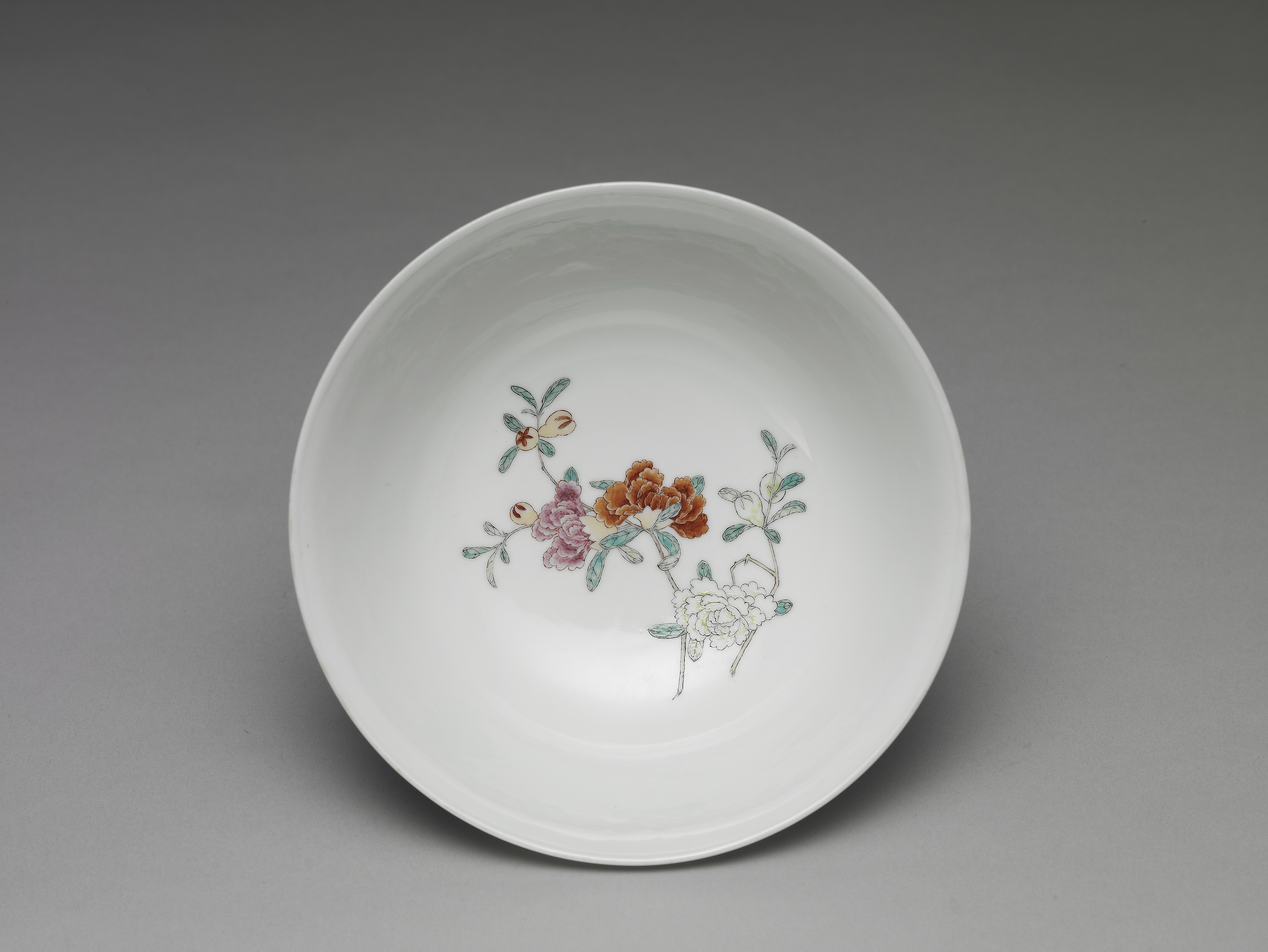 国立故宮博物院 3D文物鑑賞-3D文物-清 乾隆 琺瑯彩山水楼閣碗