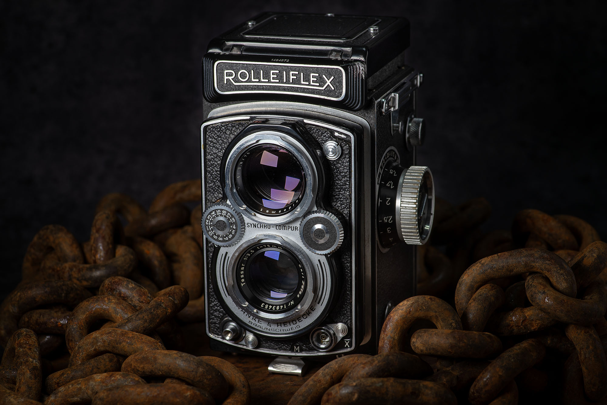 Classic Camera Review: Rolleiflex MX-EVS - The Noisy Shutter