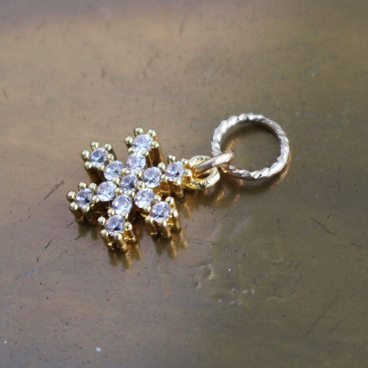 楽天市場】雪の結晶（カラーゴールド）（チャーム｜レディース