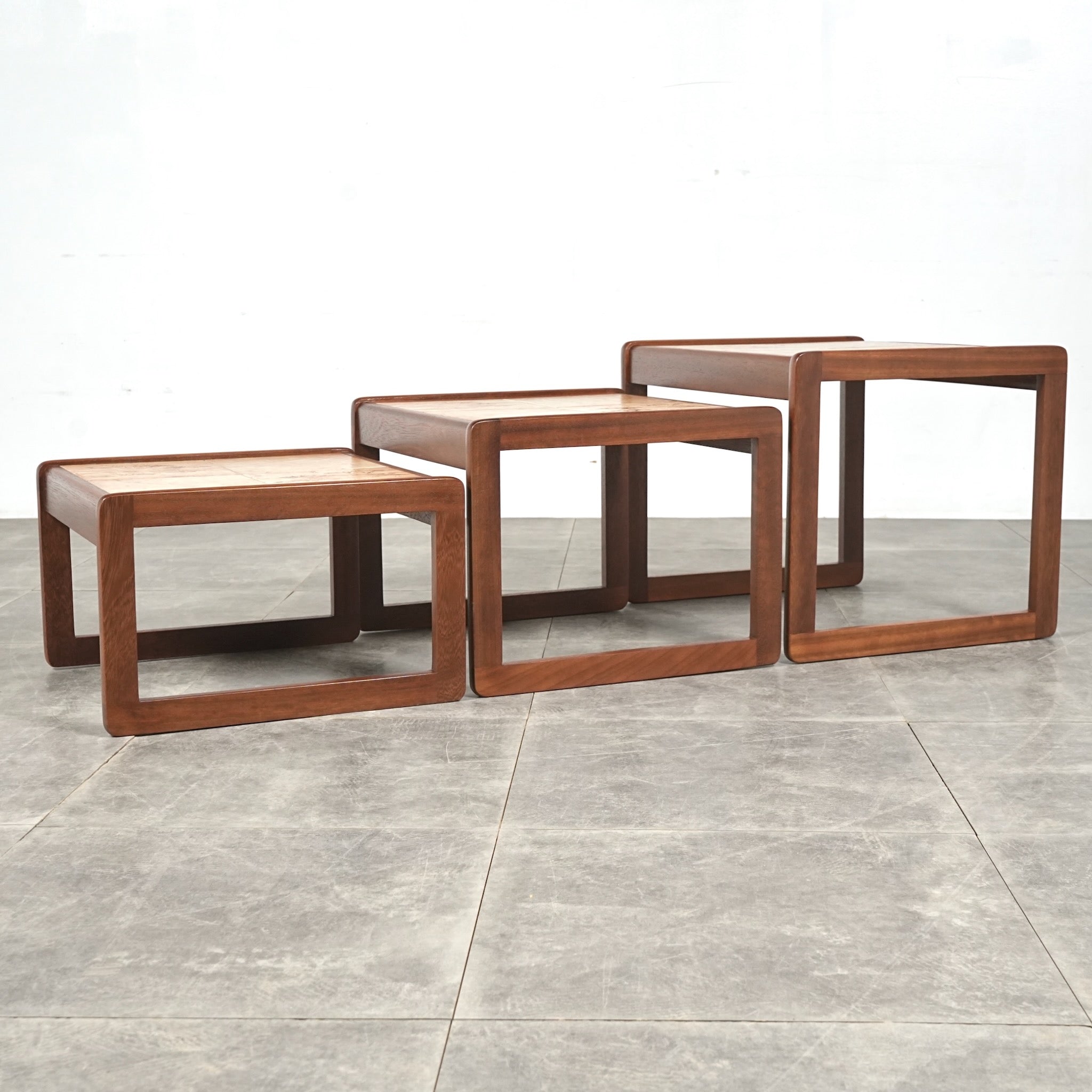 デンマークヴィンテージ タイルトップ ネストテーブル – TIME HYPE