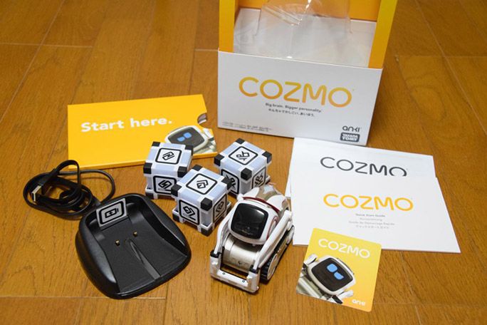 プログラミング学習にオススメ！ 人になついて成長するAIロボ『COZMO