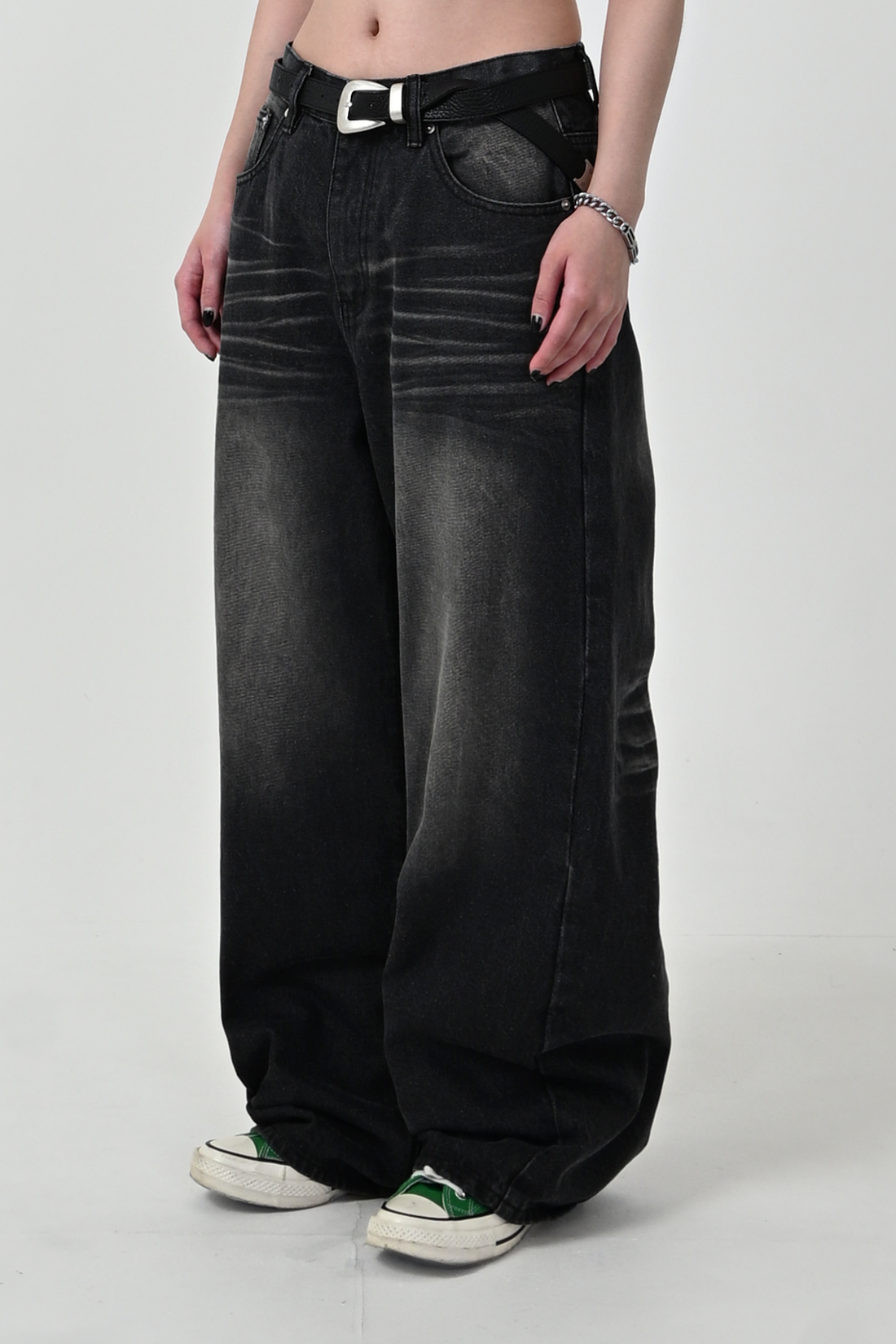 10日以内お届け】 ウォッシュドブラックバギーデニム L2011