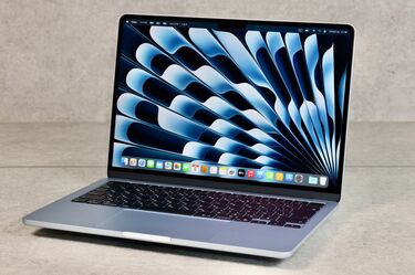 M4搭載MacBook Airは春の新生活に最適な1台 新色スカイブルーの実機を