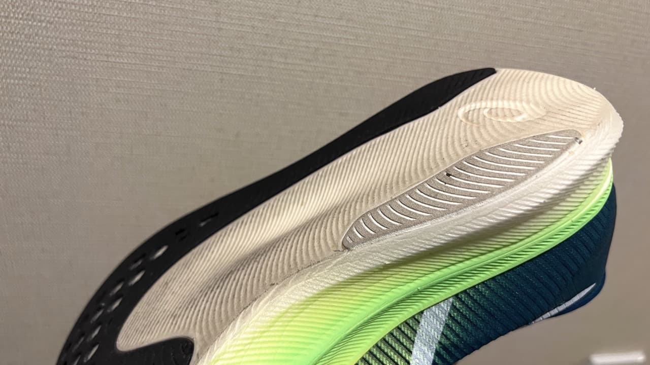レビュー】Asics メタスピード スカイ プラス（+）｜ともらん！