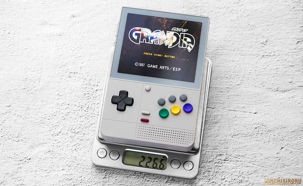中華ゲーム機「Retroid Pocket Classic」レビュー｜縦型デザインに有機