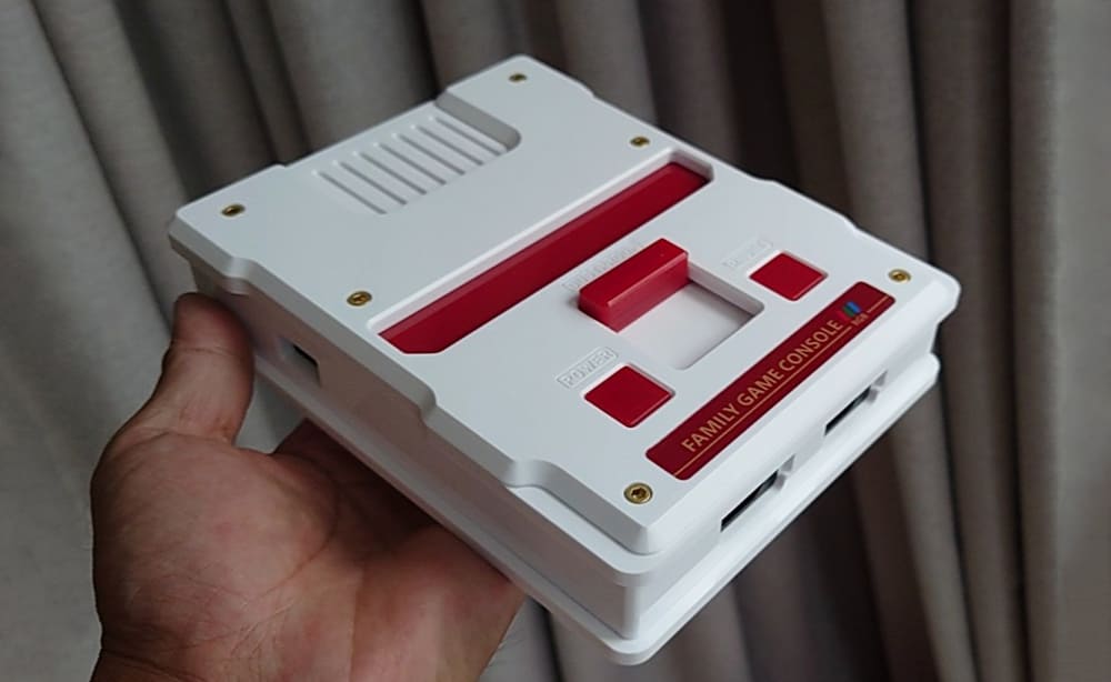 ファミコン互換機「RGB FC」販売開始｜オリジナルよりも小さく・軽い