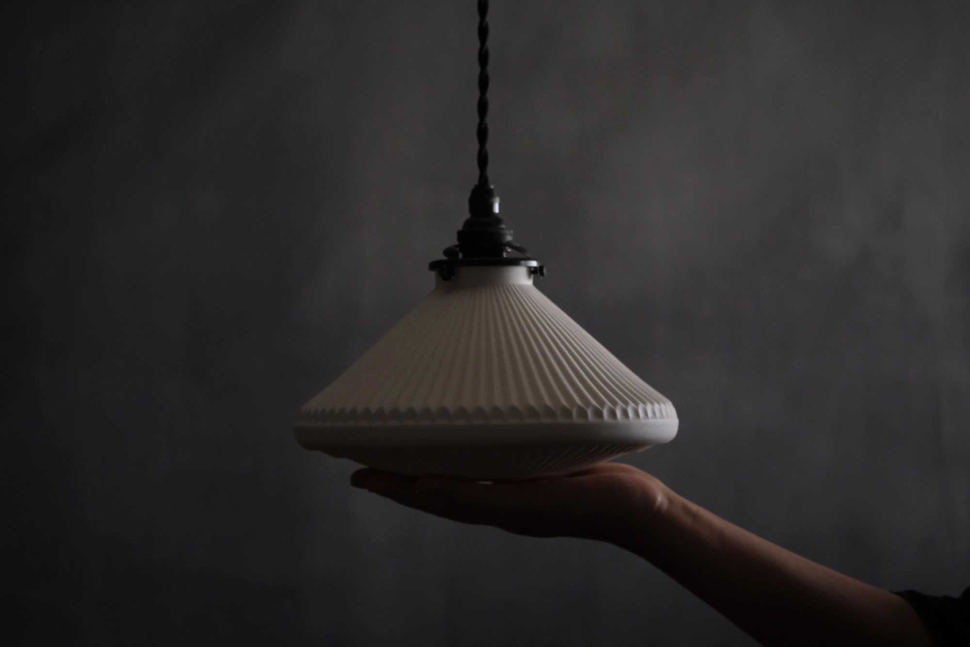 LA-COW-006 Cone M / close / accordion – 飛松灯器