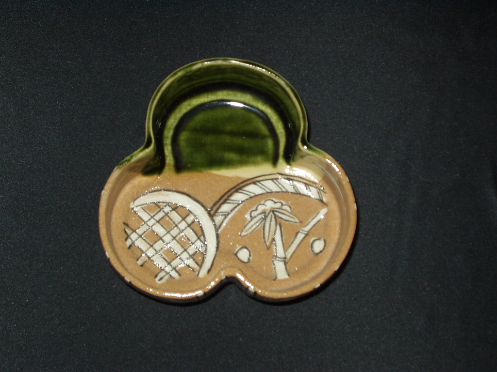 大嶋久興 鳴海織部州浜形向付: 陶磁器の世界