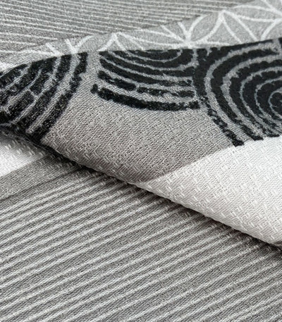 7％OFF】【お仕立付き・袷】美術サロン 東レシルック小紋（よろけ縞