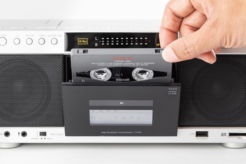 USB・SDカードにも対応! 現代版CDラジカセの決定版「東芝 TY-AK1