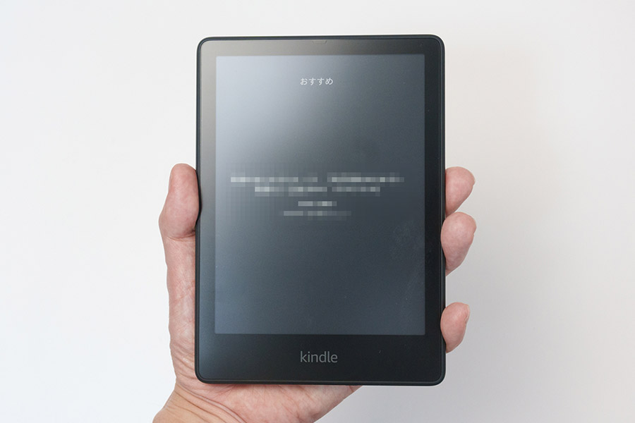 Kindle Paperwhite 第11世代 6.8インチを片手持ち | トキブログ