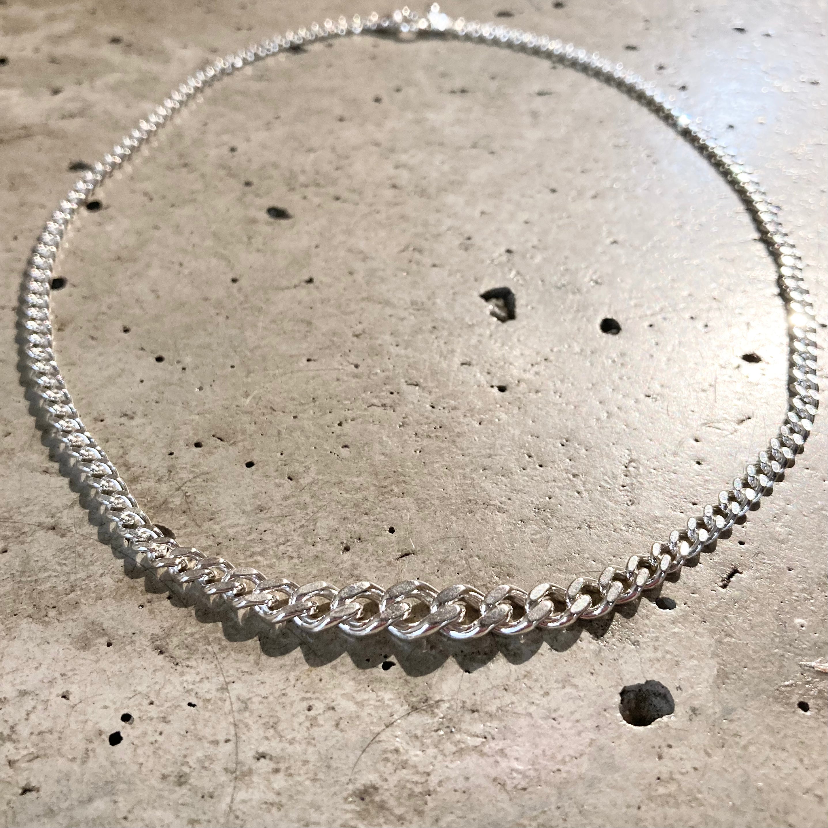 END CUSTOM JEWELLERS】THE GRADIENT NECKLACE - SLENDER CURVECUT