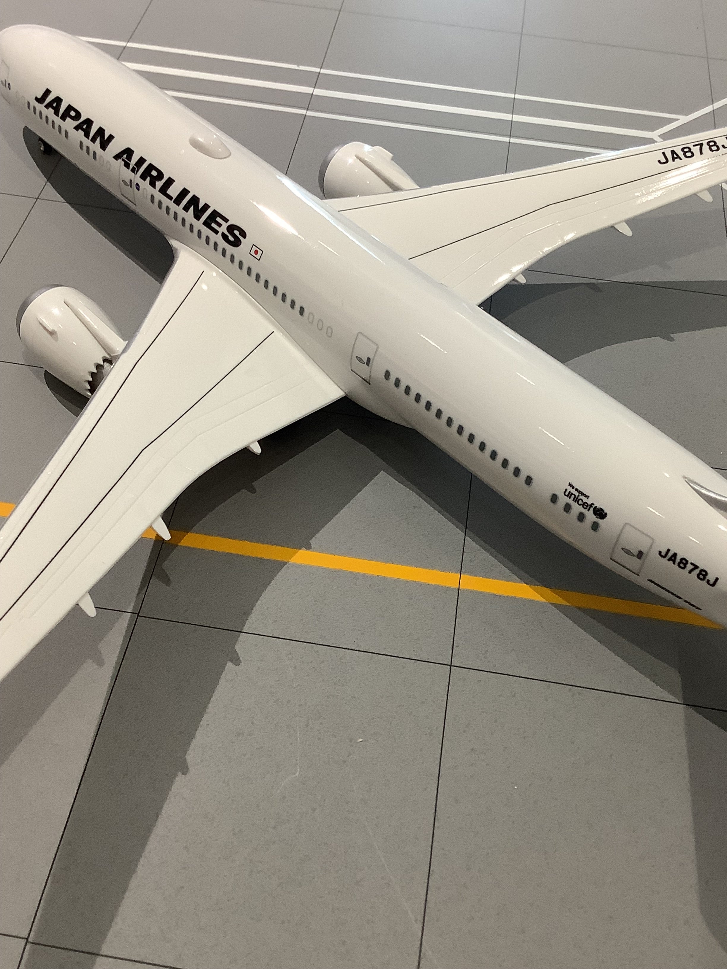 JALUX B787-9 JAL Japan Airlines JA878J 1/200 *Assembly required
