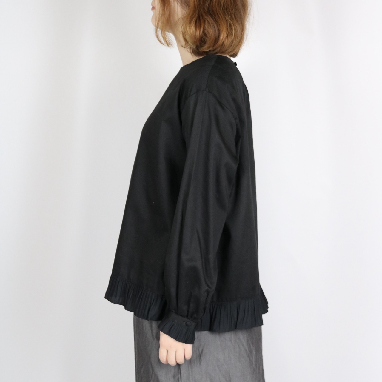 tumugu: コットンサテン プルオーバー BLACK - toritoRu