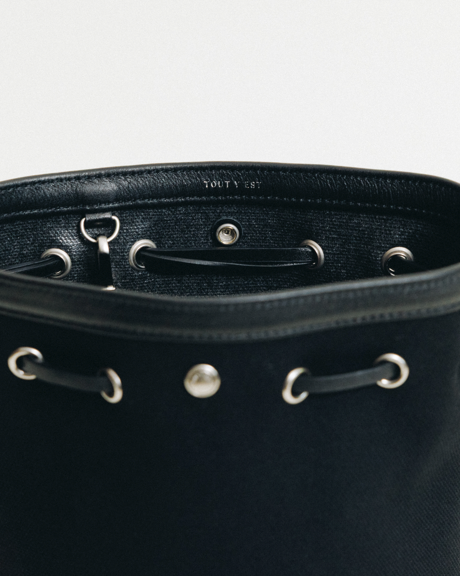 SAC COQUILLE BUCKET MINI BLACK – TOUT Y EST JP