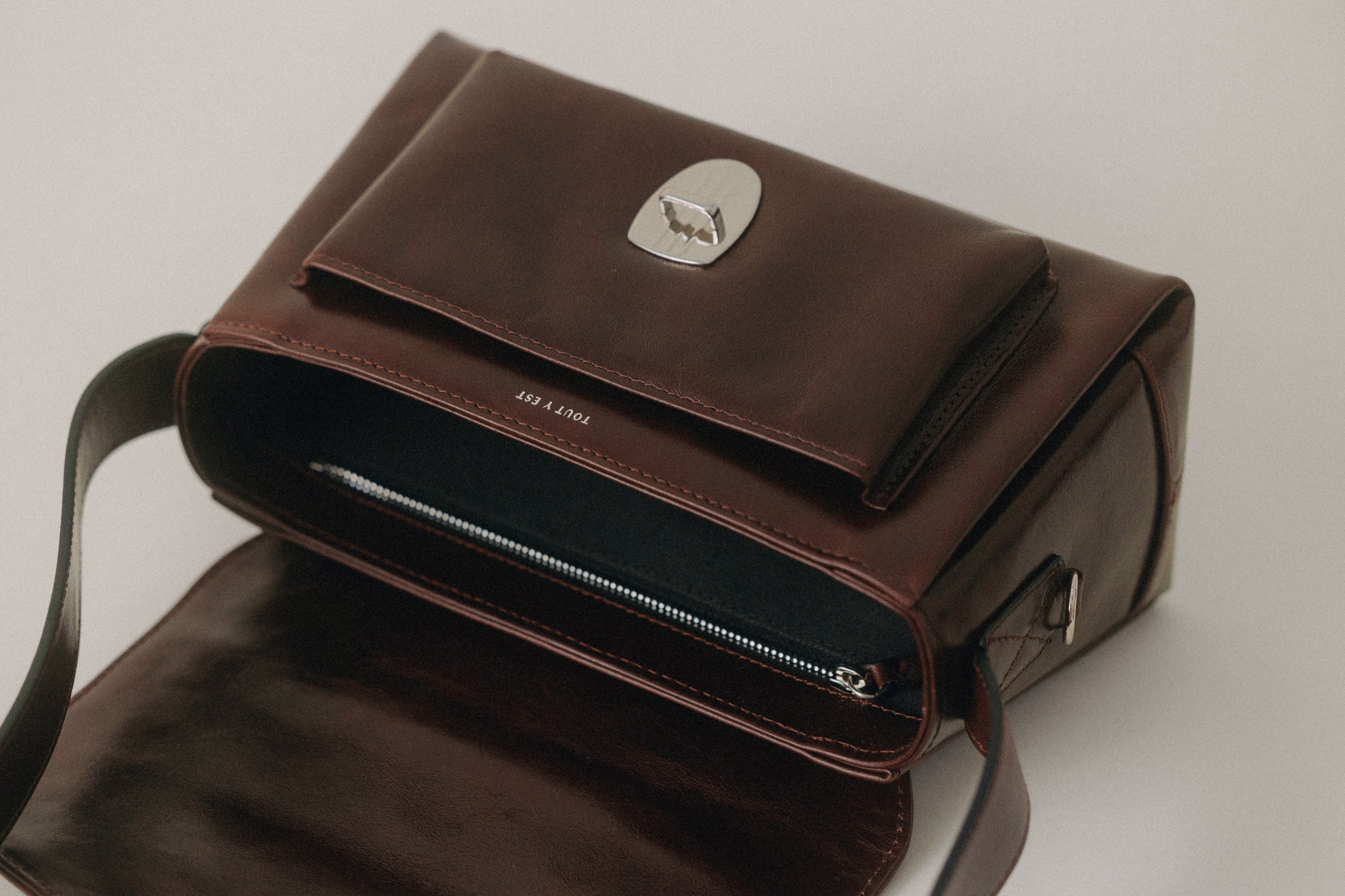 SAC VOLET SMALL BROWN – TOUT Y EST JP