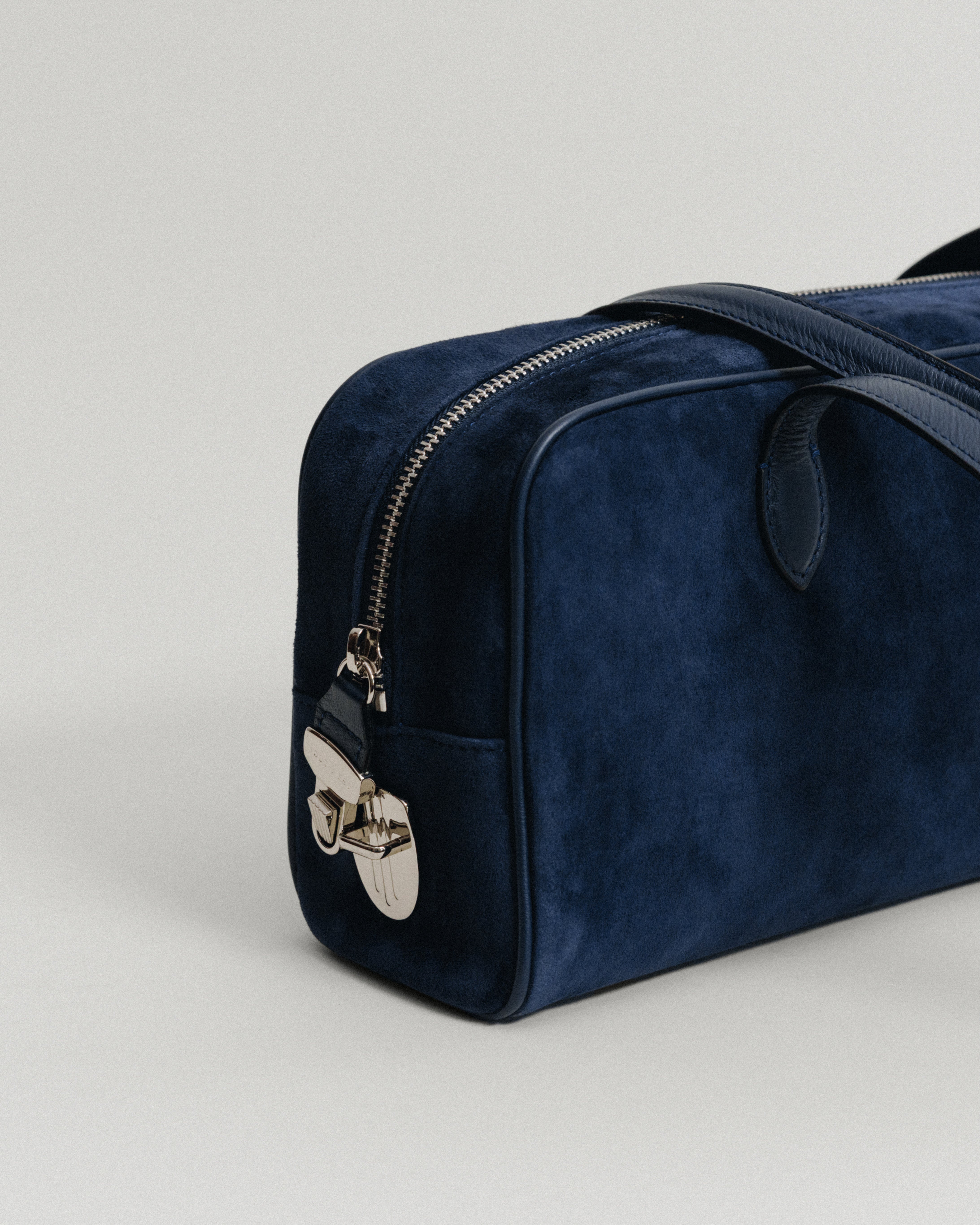 日本限定] SAC LOQUET SMALL SUEDE NAVY – TOUT Y EST JP