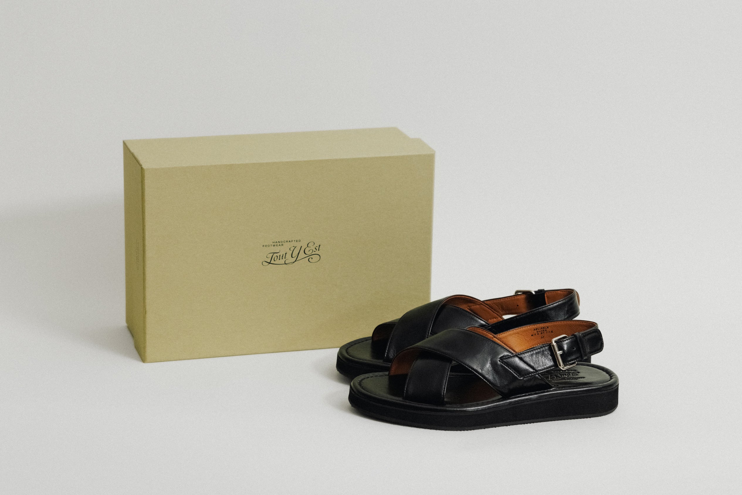 SANDALE LÉAUD BLACK – TOUT Y EST JP