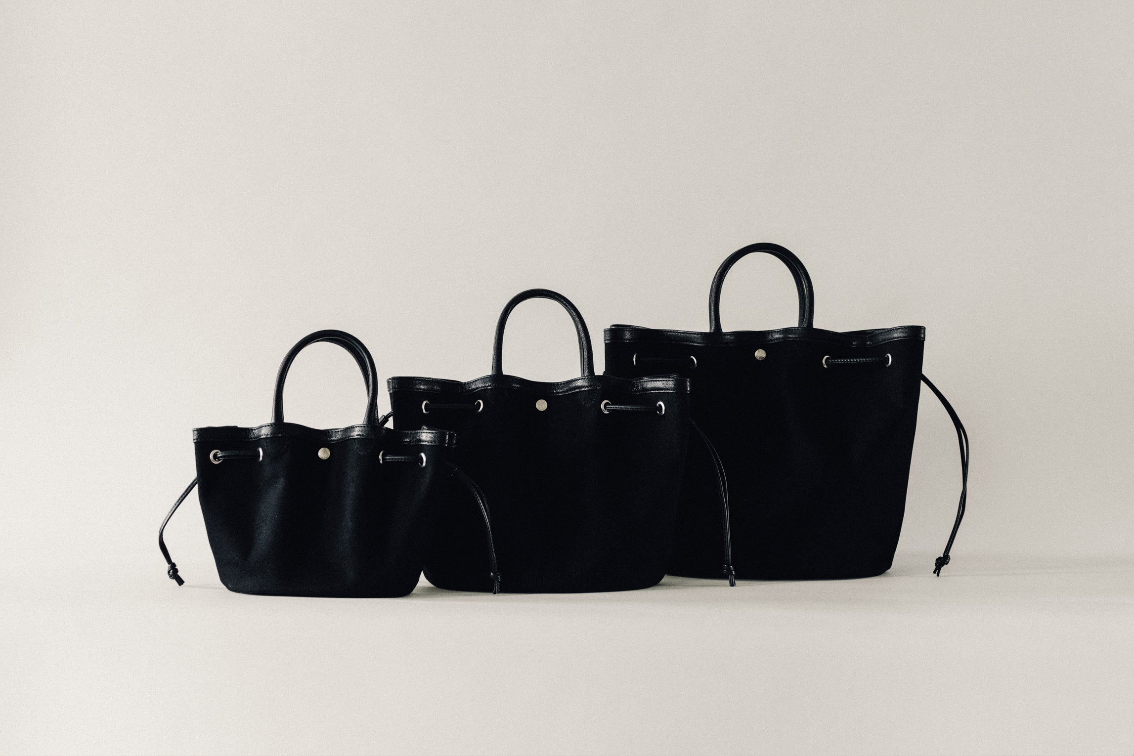 SAC COQUILLE BLACK – TOUT Y EST JP