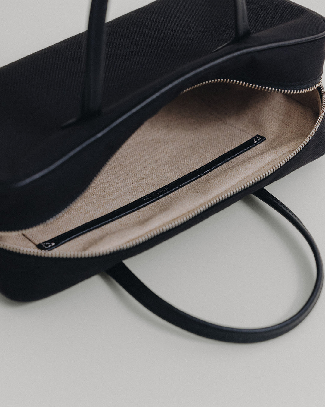 SAC LOQUET TOILE SMALL BLACK – TOUT Y EST JP