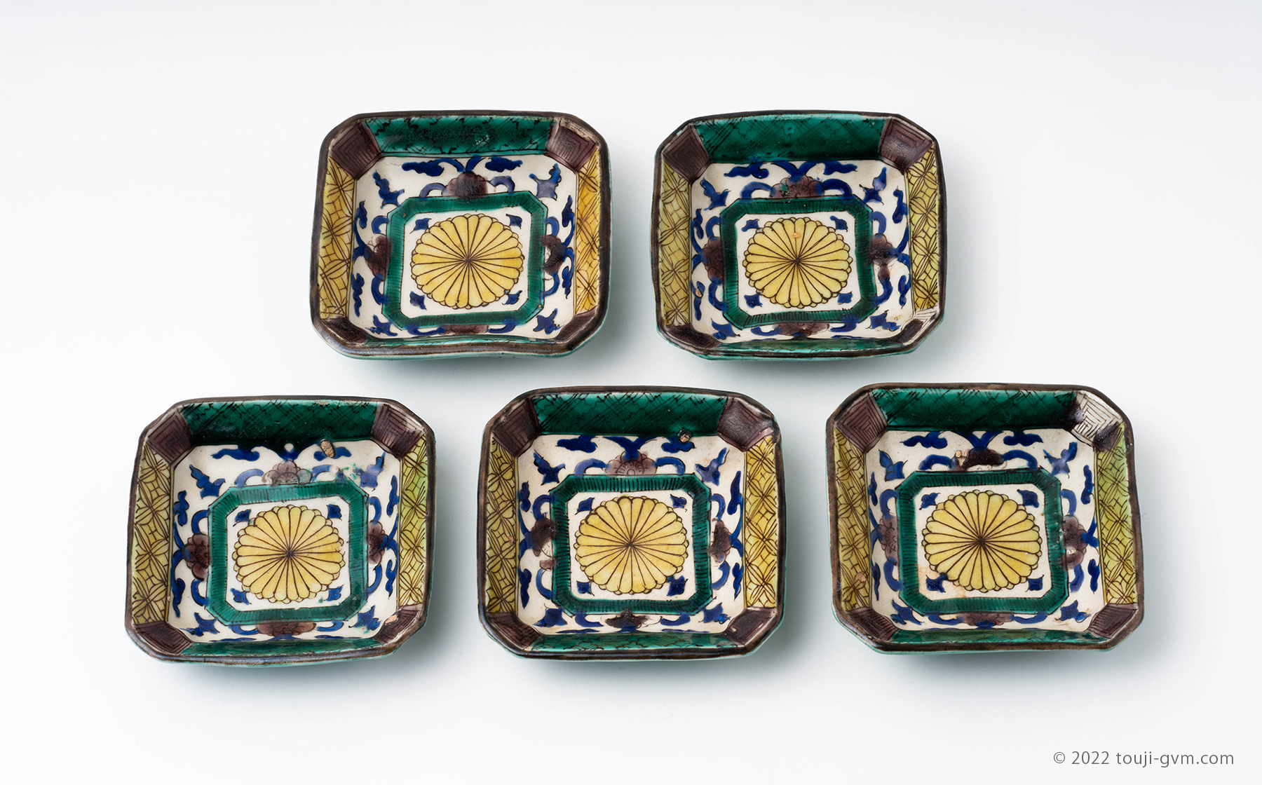 九谷焼（くたにやき）とは｜古九谷様式と再興九谷の違いや歴史、特徴を解説