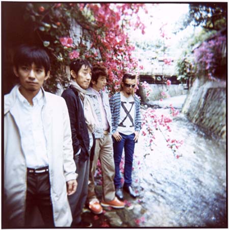 スピッツがキャリア初のアリーナ公演〈SPITZ JAMBOREE TOUR 2009