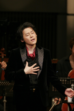 河村隆一、音響機材を一切使用しないコンサート〈No Mic, No Speakers