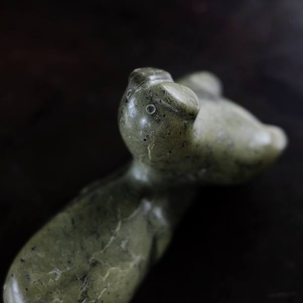 イヌイット・アート セイウチのスカルプチャー – zakka store towi