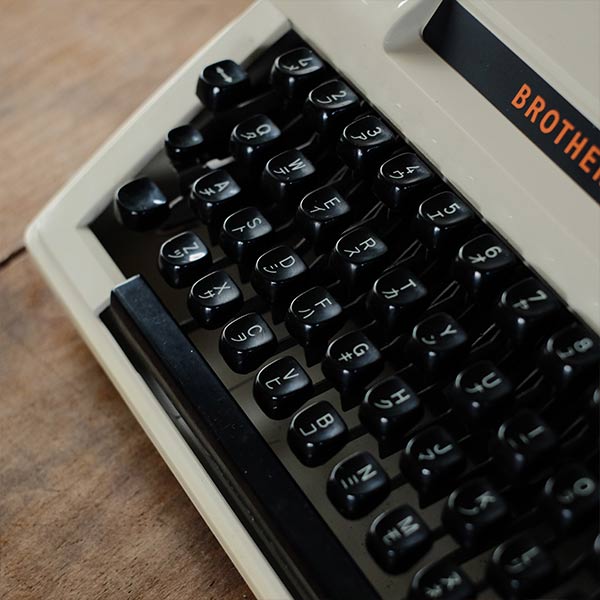 BROTHER Valiant タイプライター（英字・カタカナ両用） – zakka store