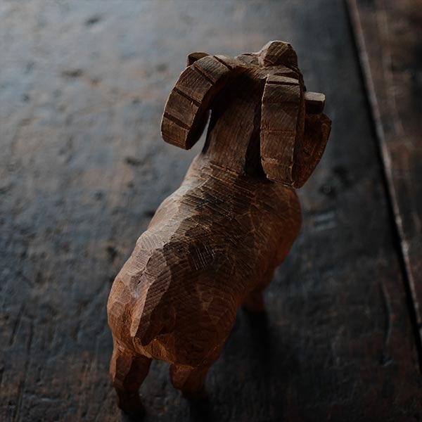 木彫りの羊のオブジェ – zakka store towi