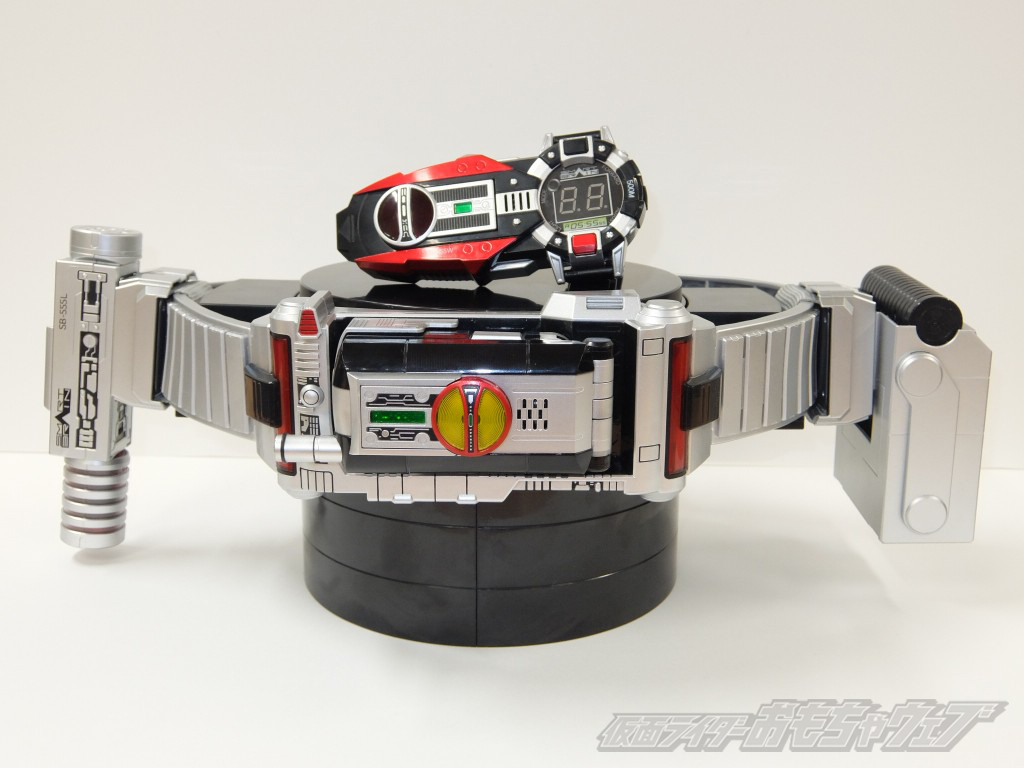 CSM第14弾＆ベルトも飾れるディスプレイ台座受注開始!｜仮面ライダー