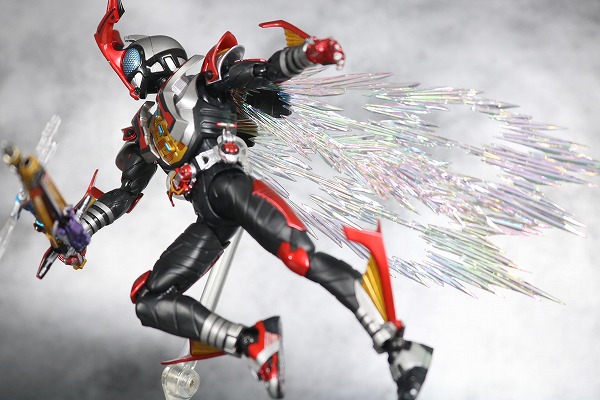 S.H.フィギュアーツ 仮面ライダーカブト ハイパーフォーム 真骨彫製法
