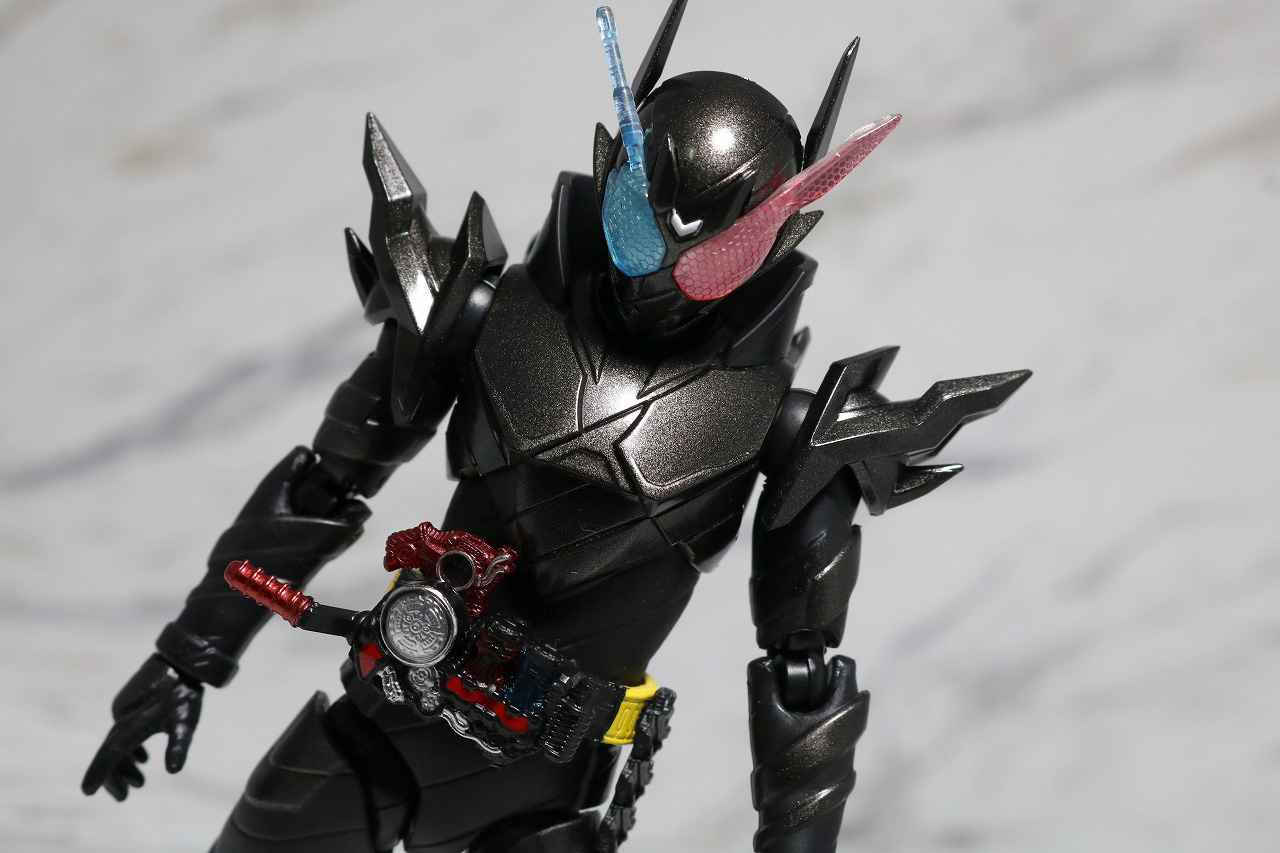 S.H.フィギュアーツ 仮面ライダービルド ラビットタンクハザード