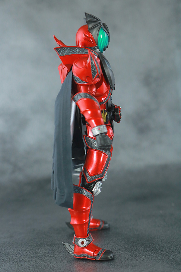 S.H.フィギュアーツ 仮面ライダーダークキバ 真骨彫製法 レビュー