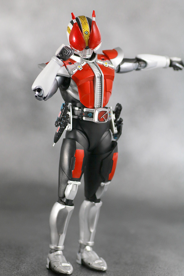 S.H.フィギュアーツ 仮面ライダー電王 ソード／ガンフォーム 真骨彫