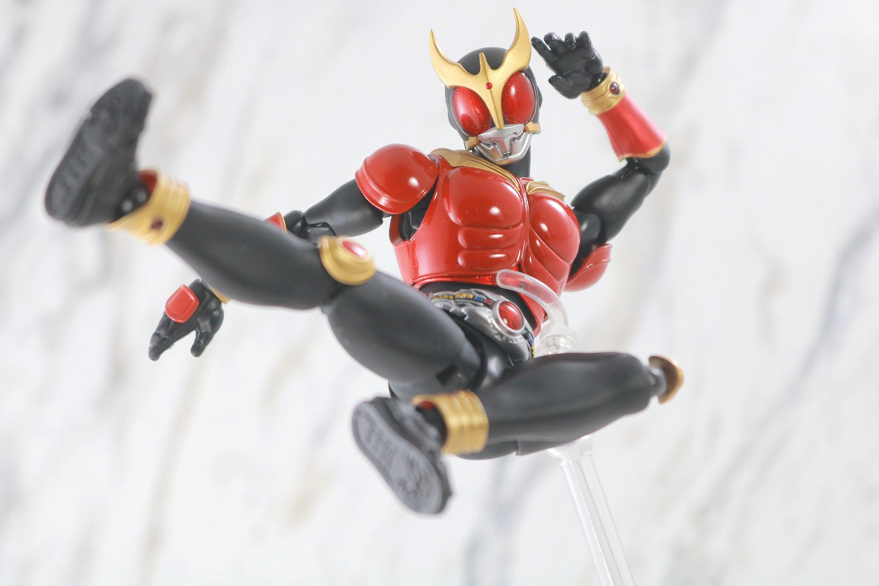 S.H.フィギュアーツ 仮面ライダークウガ マイティフォーム（『仮面