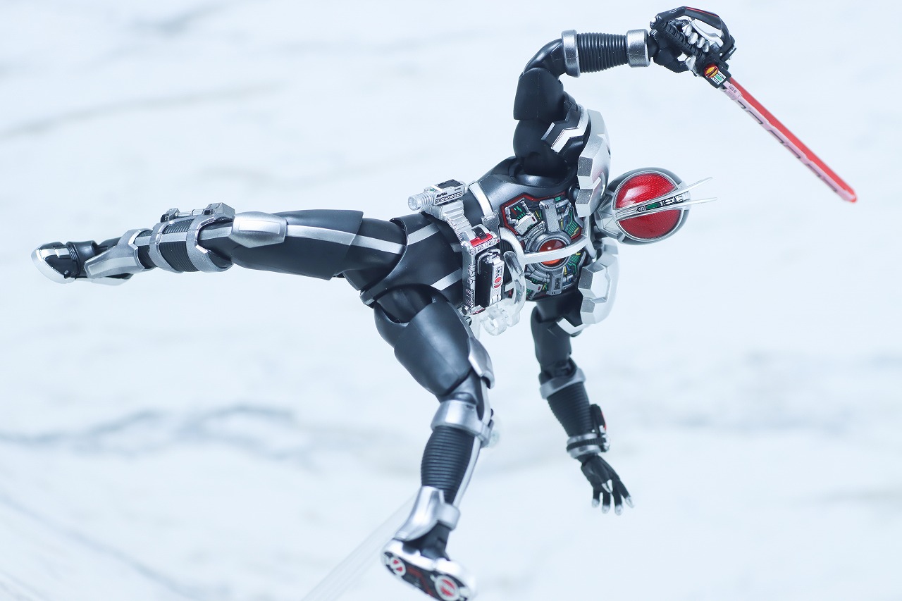 S.H.フィギュアーツ 真骨彫製法 仮面ライダーファイズ アクセル