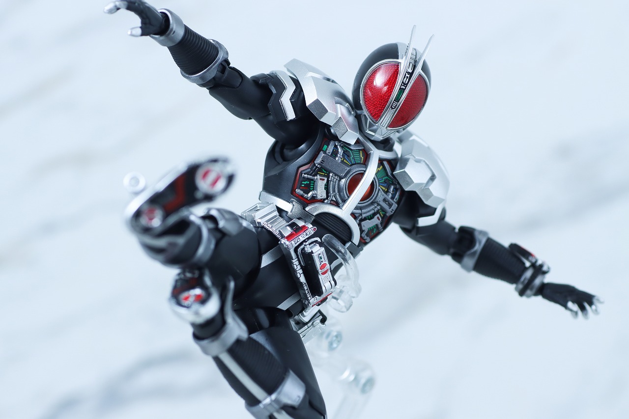 S.H.フィギュアーツ 真骨彫製法 仮面ライダーファイズ アクセル